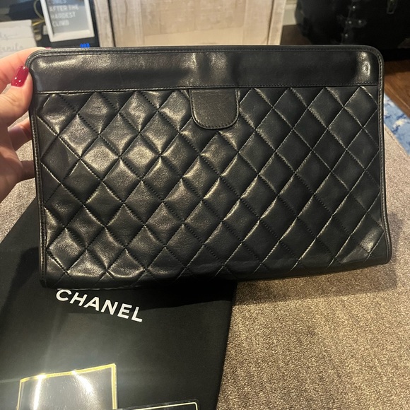 Sold!!🔥 Chanel Clutch W/ Chain - Picture 4 of 15